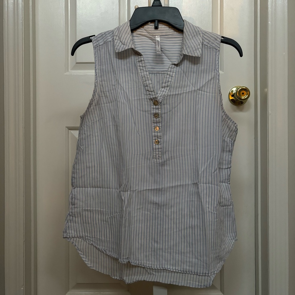 DNA Couture Size L Button Down Sleeveless Blouse
